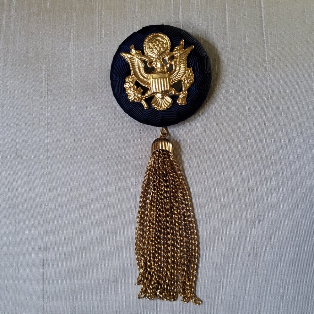 VTG brooch coat of arms medallion/w fringes - Picture 11 of 11